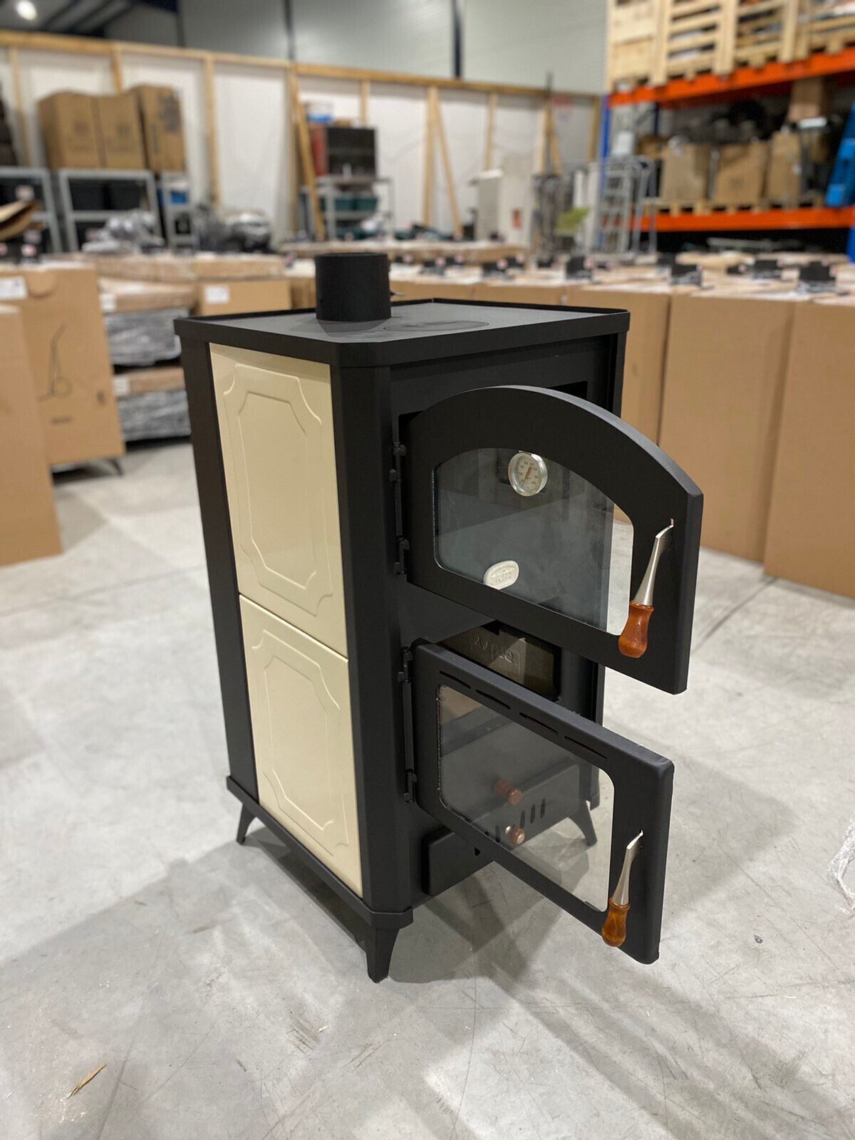 Prity FG W18 R — Angled view with open doors