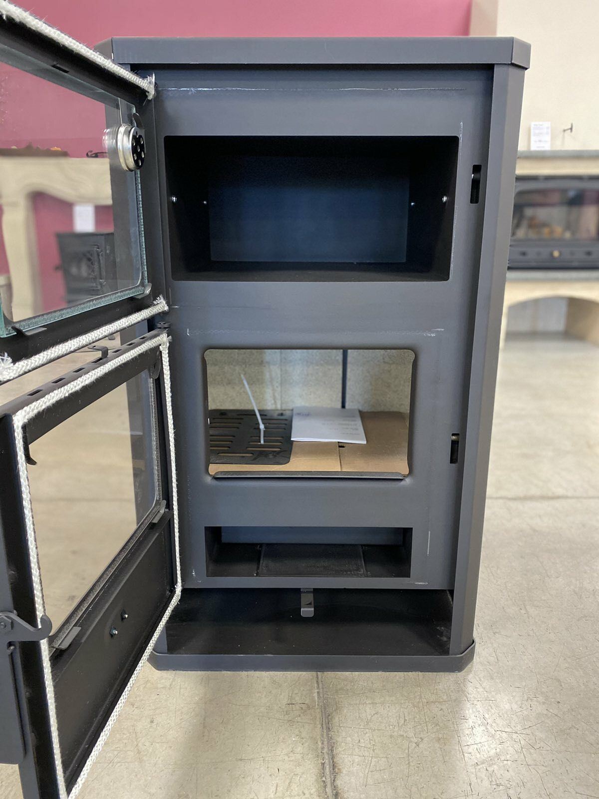 Prity FG D — Open oven and firebox doors