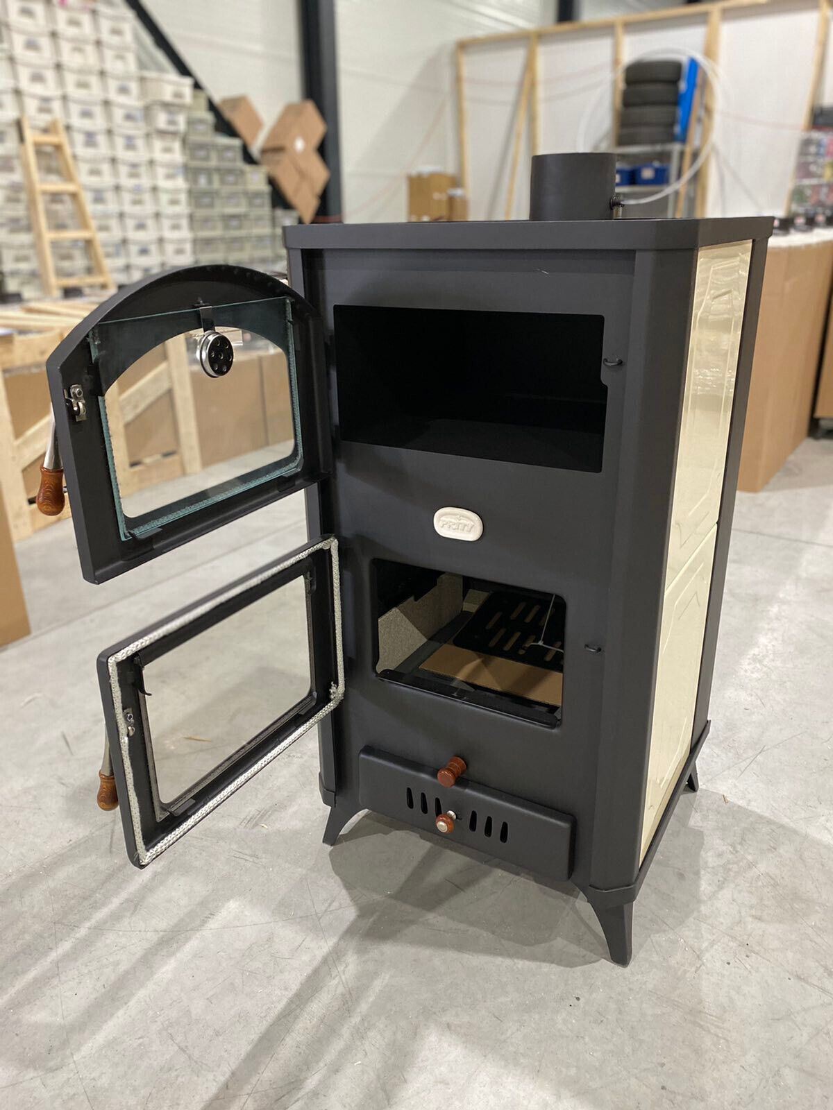 Prity FG W18 R — Open oven and firebox