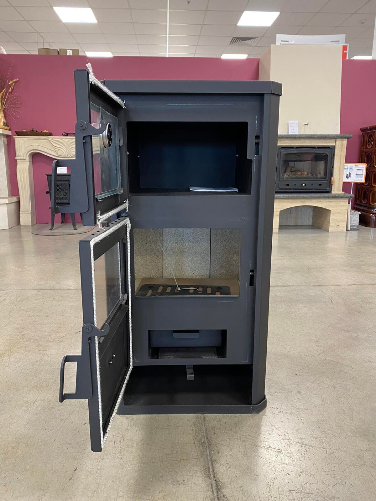 Prity FM D — Open oven and firebox doors