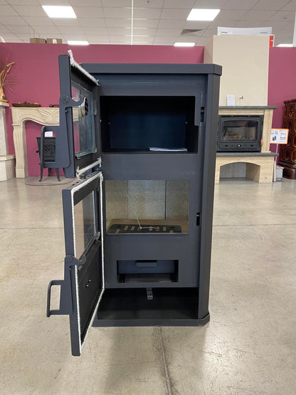 Prity FM D — Open oven and firebox doors