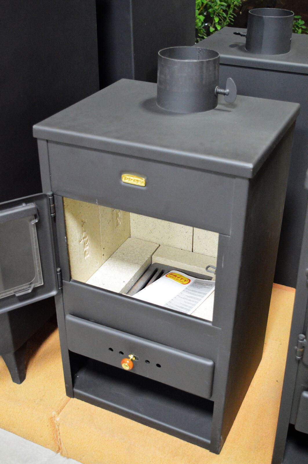 Prity K1 — Open door and firebox