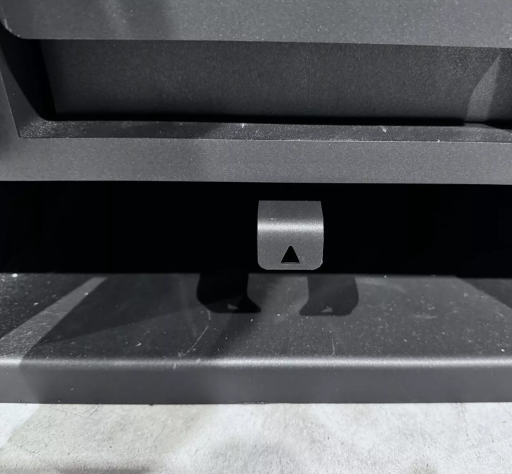 PRITY KOP D — Ash drawer handle detail