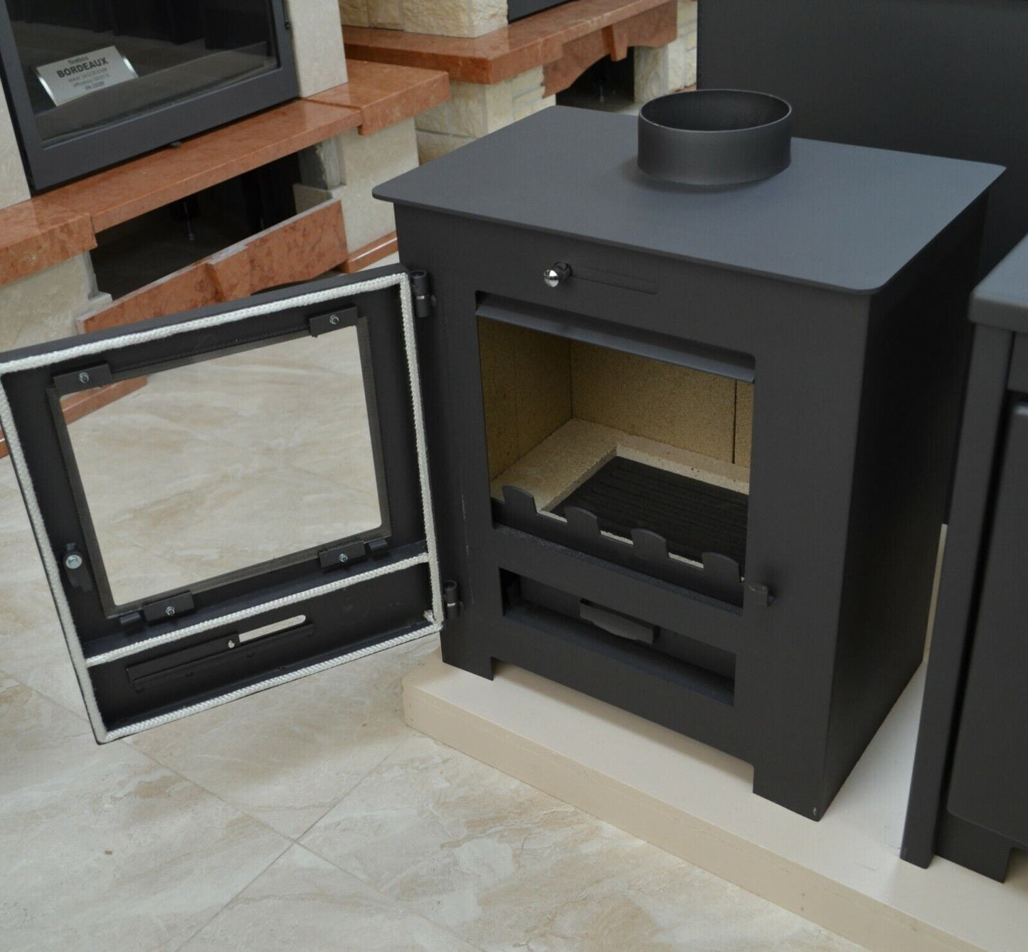 V05 BORA LUX — Open door and firebox