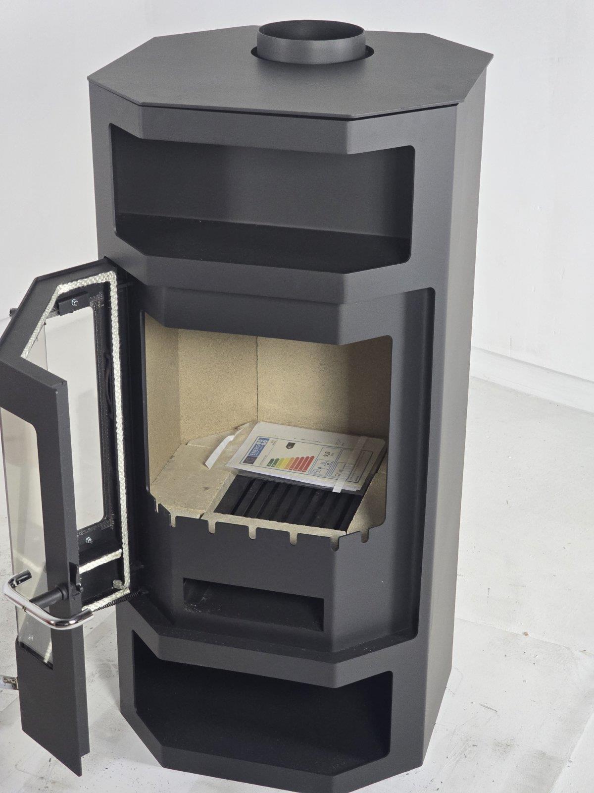 Victoria-05 OPUS — Open door and firebox