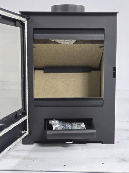 Victoria-05 Parma SL — Open door and firebox