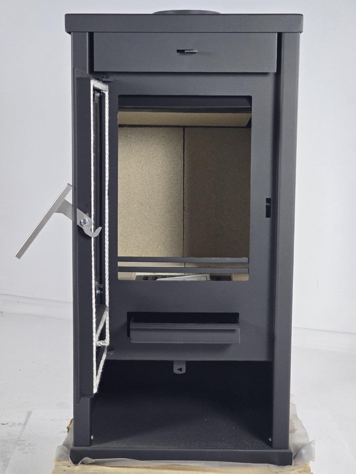 Victoria-05 Vanessa Lux — Open door and firebox